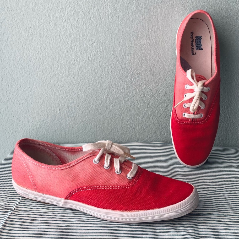 Keds | Vintage 90s Y2k Narrow Hand-Dyed Two-Tone Red Arch Support Sneaker